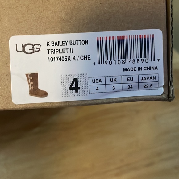 UGG K Bailey Button Triplet II - Picture 6 of 6